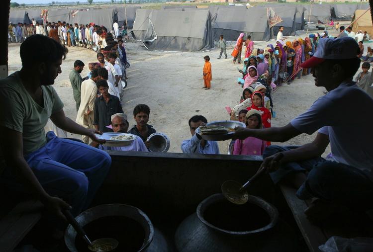 NØD. Pakistan er ikke selv i stand til at yde nødhjælp til de 20 millioner pakistanere, der er berørte af oversvømmelserne. 