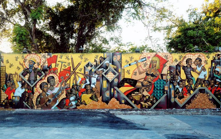 Athen. Græske Stelios Faitakis lader sig inspirere af både middelalderens mosaikker og mexicansk murmaleri - og er i øvrigt træt af, at et vilkår for hans kunst er, at han hele tiden skal kigge sig over skulderen. Det ødelægger koncentrationen, som han siger. 