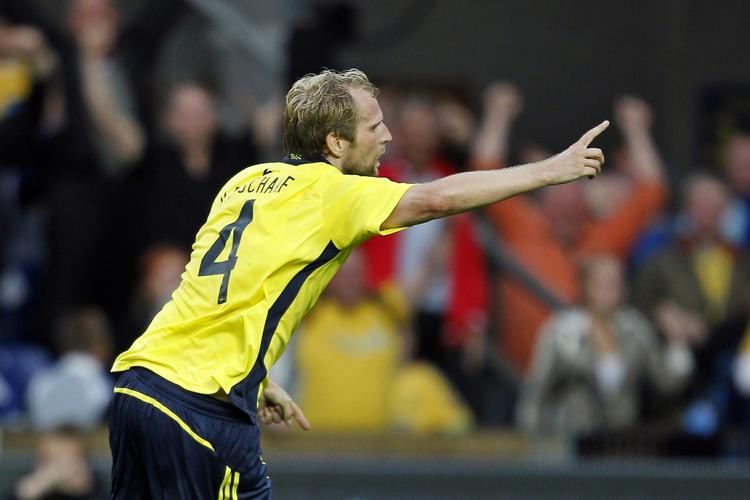 udligningen. Med et hoevdstød scorede Remco van der Scharf sit første mål for Brøndby, hvilket sikrede 2-2 mod OB. 