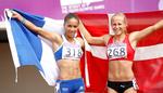Vindere. Stina Troest flasher Dannebrog ved siden af franskmanden Aurelile Chaboudez, som slog hende på 400 meter hæk. 