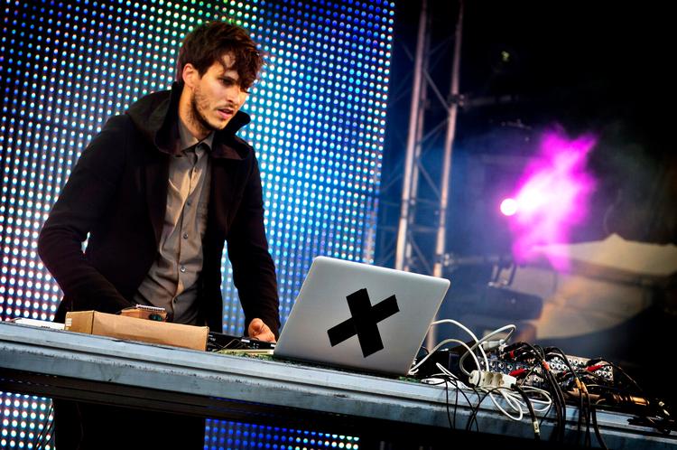 Fornemt. Selv om Pantha Du Prince tøvede et par gange undervejs, viste han, hvad kombinationen af techomusik og  visioner formår. Foto: Martin Lehmann 