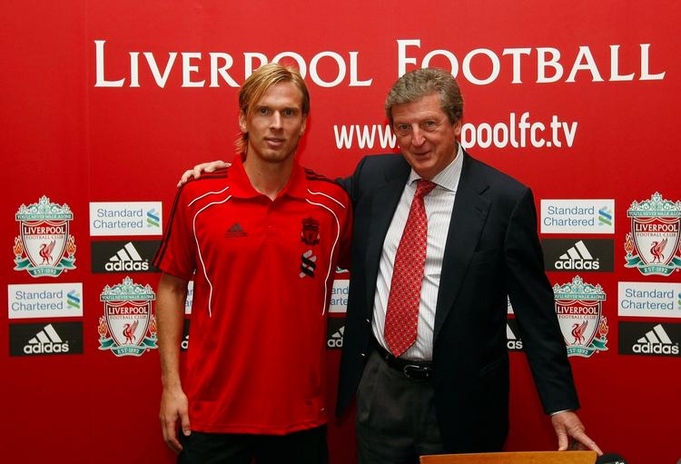 præsentation. Christian Poulsen med Liverpool-træner Roy Hodgson, som danskeren kender fra deres fælles tid i FC København. Arkivfoto. 