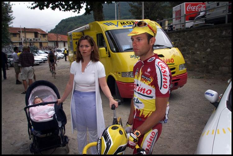 I sin nye bog indrømmer Bo Hamburger, at han tog epo fra 1995 til 1997. Sidenhen forsøgte han sig også med væksthormon. Her besøgte hans hustru Sanne og datteren Yasmin Bo Hamburger under Tour de France i 1998. 