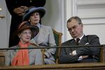 kriseramt. Dronning Margrethe og prinsgemalen kan se frem til lidt færre lommepenge næste år, hvor regeringen  - med statsministerens ord - vender og drejer hver en krone. 