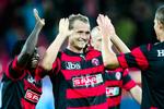 4-0. FCMs Frank Kristensen tiljubles af holdkammerater efter sit mål til 4-0. 