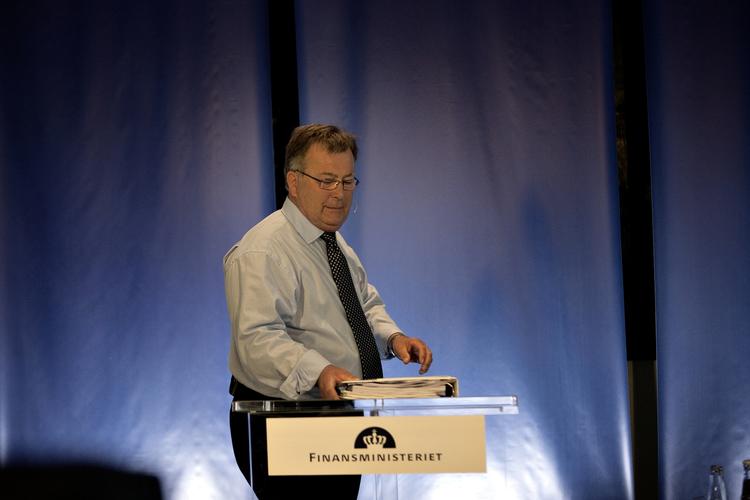 Finance Minister Claus Hjort Frederiksen (Lib) today published the government's budget proposal. 
