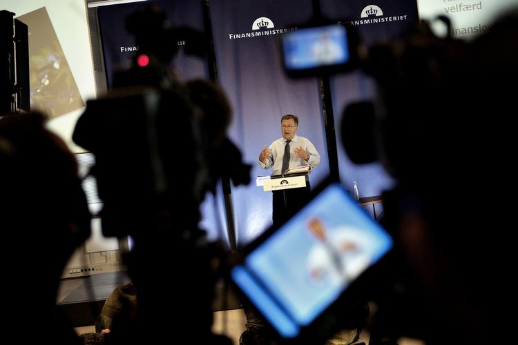 Optimisk. Finansminister Claus Hjort Frederiksen (V) var i dag optimiske trods et samlet statsligt underskud på knap 80 milliarder kroner. 