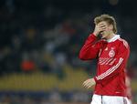Ude. Nicklas Bendtner er for skadet til at spille mod Island. Nu efterlyser landstræner Morten Olsen et alternativ til Arsenal-stjernen. Arkivfoto. 