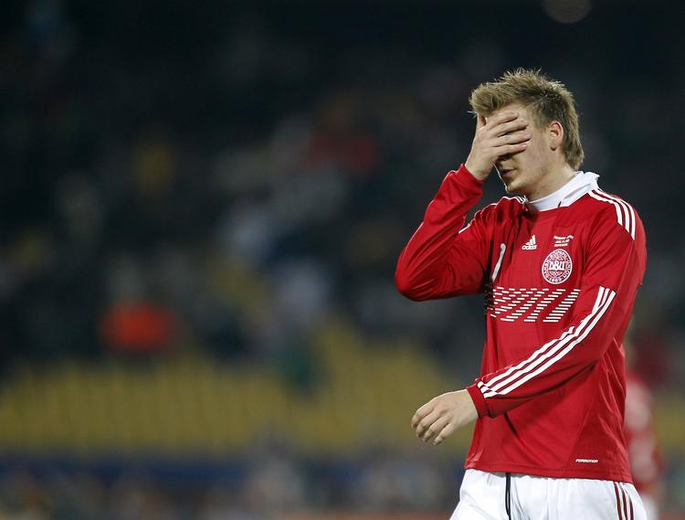 Ude. Nicklas Bendtner er for skadet til at spille mod Island. Nu efterlyser landstræner Morten Olsen et alternativ til Arsenal-stjernen. Arkivfoto. 