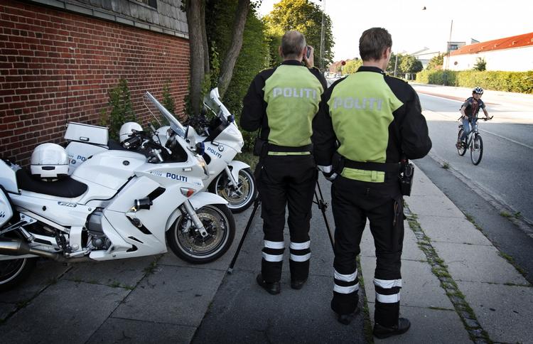 SKOLEVEJE. Mange bilister blev taget i at køre for stærkt på skoleveje ved politiets årlige kontrol af trafikken ved skoleårets begyndelse. 