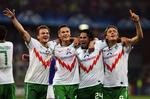 Jubel. Tyske Werder Bremen lignede et hold på vej ud af Champions League, da svenske Markus Rosenberg (nr. to fra venstre) slog til. 