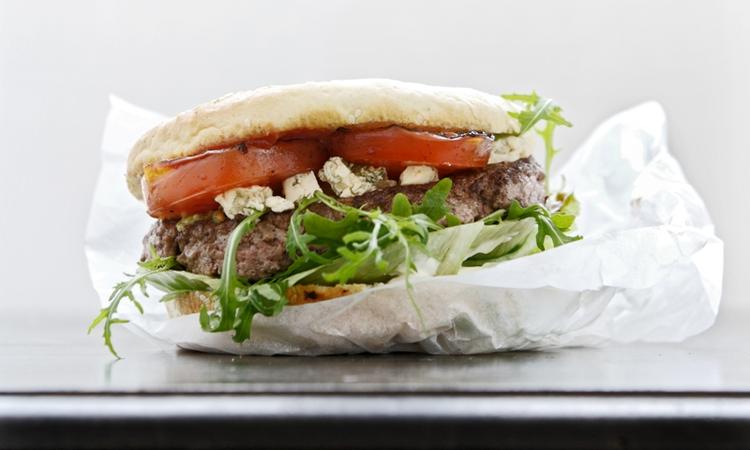 Burgersultne gæster strømmede til Istedgade tirsdag, men mange måtte gå sultne hjem. 