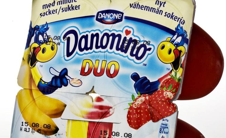 Danonino har været på det danske marked i mange udformninger. Ofte med 'anprisninger' - det vil sige rosende omtale af varen - som ikke passer. Yoghurten er lige så sød og fed som slik, og er altså ikke sund.. 