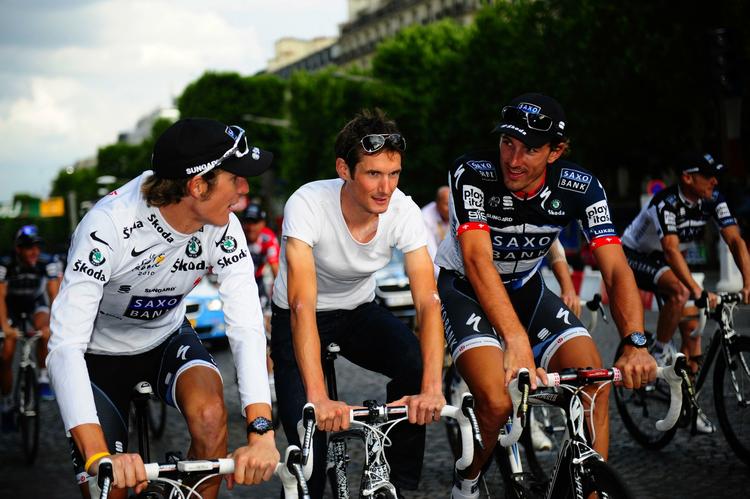 tour. Schleck-brødrene sammen med Fabian Cancellara efter sidste etape i årets Tour de France. Arkivfoto. 