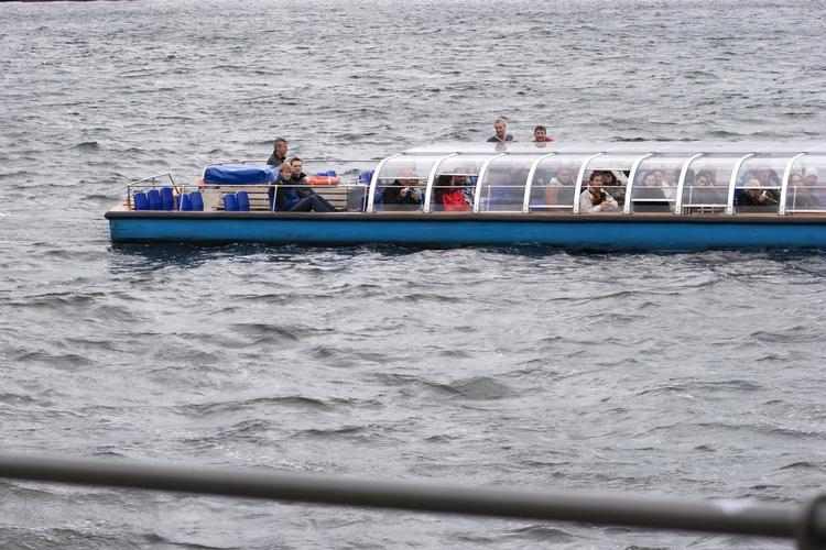 Når vandstanden er høj og broerne lave, må havnerundfarten sejle ad andre veje. 