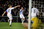 1-0. Sölvi Ottesen har scoret det afgørende mål mod Rosenborg efter Claudemirs lange indkast. 