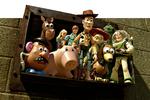 Konfronteret med lossepladsens flammer må Woody og vennerne forholde sig til selve legetøjets eksistens. Og det forplanter sig som menneskelige spørgsmål hos både voksne og børn i biografmørket. Foto: Disney Enterprises 