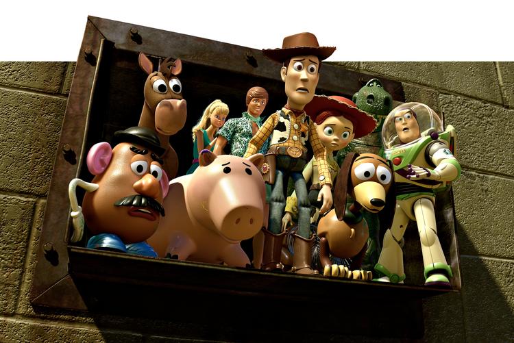 Konfronteret med lossepladsens flammer må Woody og vennerne forholde sig til selve legetøjets eksistens. Og det forplanter sig som menneskelige spørgsmål hos både voksne og børn i biografmørket. Foto: Disney Enterprises 