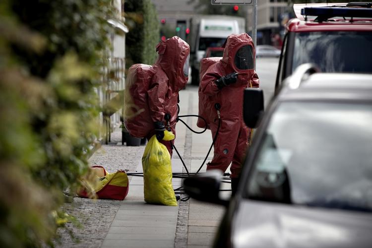 Assistance. Eksperter står klar til at rykke ind i hovedkontoret. 