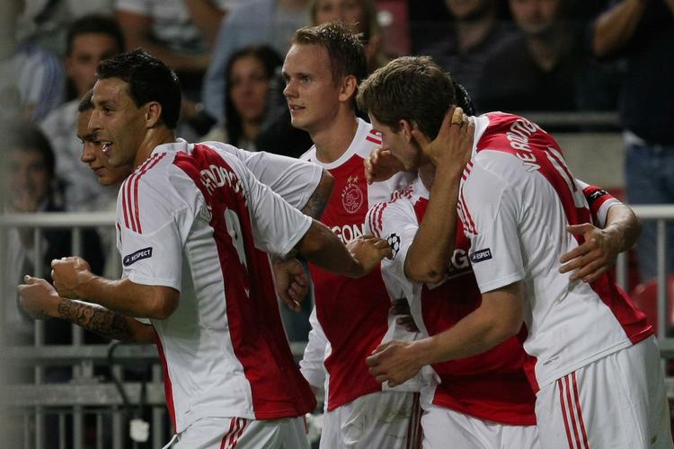 danskerklub. Med Christian Eriksen som holdkammerat er spillerne fra Ajax kvalificeret til Champions League. 