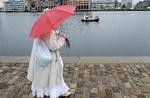 regn. Husk paraplyen, hvis du skal ud i weekenden. Især søndag kan der komme regn. 