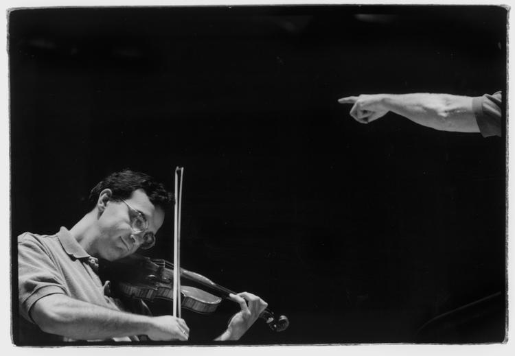 Israelsk-amerikanske Gil Shaham spiller en glødende violin på albummet. Men det er ikke nok til at få det samlede resultat helt op at ringe. Arkivfoto 