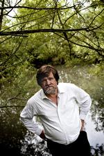 Koldkrig. Ifølge Jørgen Dragsdahl er det både latterligt og ydmygende at diskutere, hvem der var mest imod kommunisterne under den kolde krig.