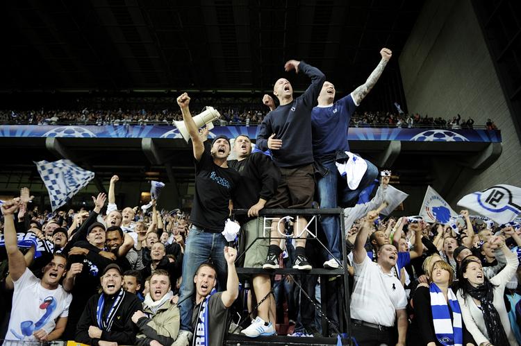Prügelknabe. FCK-fansene kan råbe og skrige, men ifølge bookmakere til ingen verdens nytte. FCK slutter sidste i Champion-gruppespillet, mener de. Arkivfoto. 