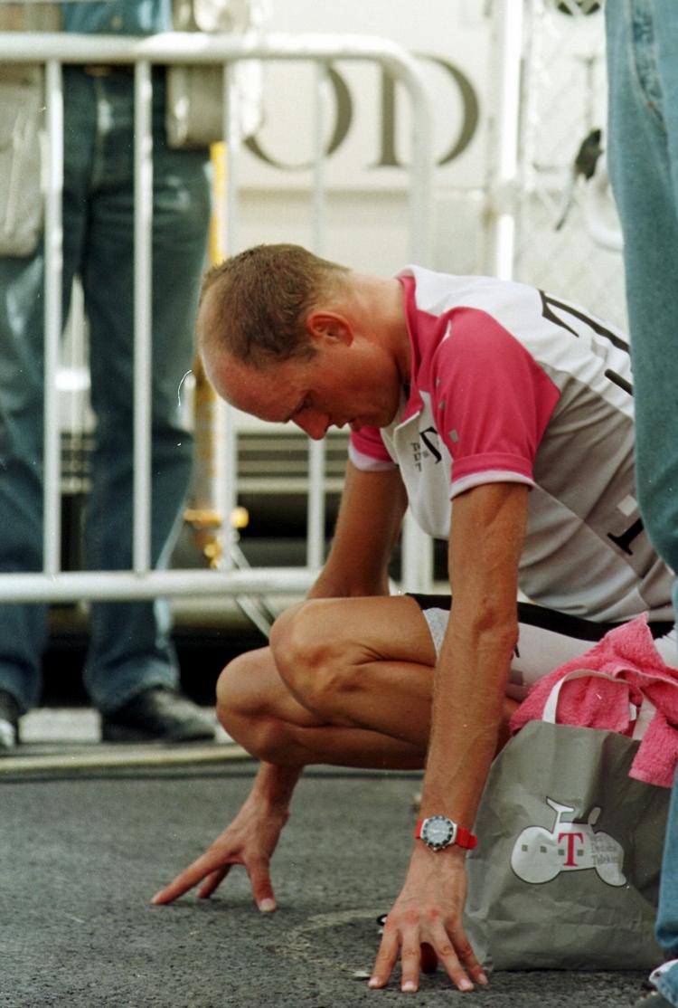 Nedtur. Mens Bjarne Riis havde store oplevelser i Tour de France, så gik det mindre godt i Vuelta a Espana. Han gennemførte aldrig selv løbet. Arkivfoto. 