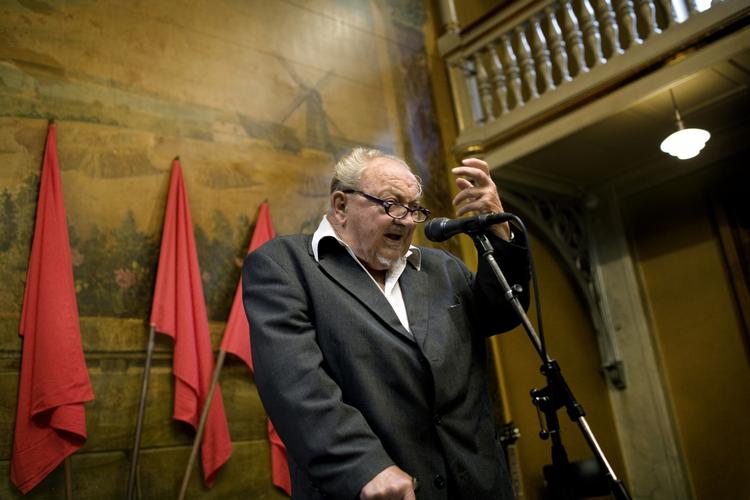 TALE. Anker Jørgensen til sin 85-års fødselsdagsreception på Arbejdermuseet. 