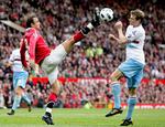 Dimitar Berbatov (tv.) scorede Manchester Uniteds tredje mål. 