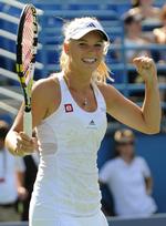 topform. Caroline Wozniacki jubler efter sejren i finalen i New Haven over Nadia Petrova. 