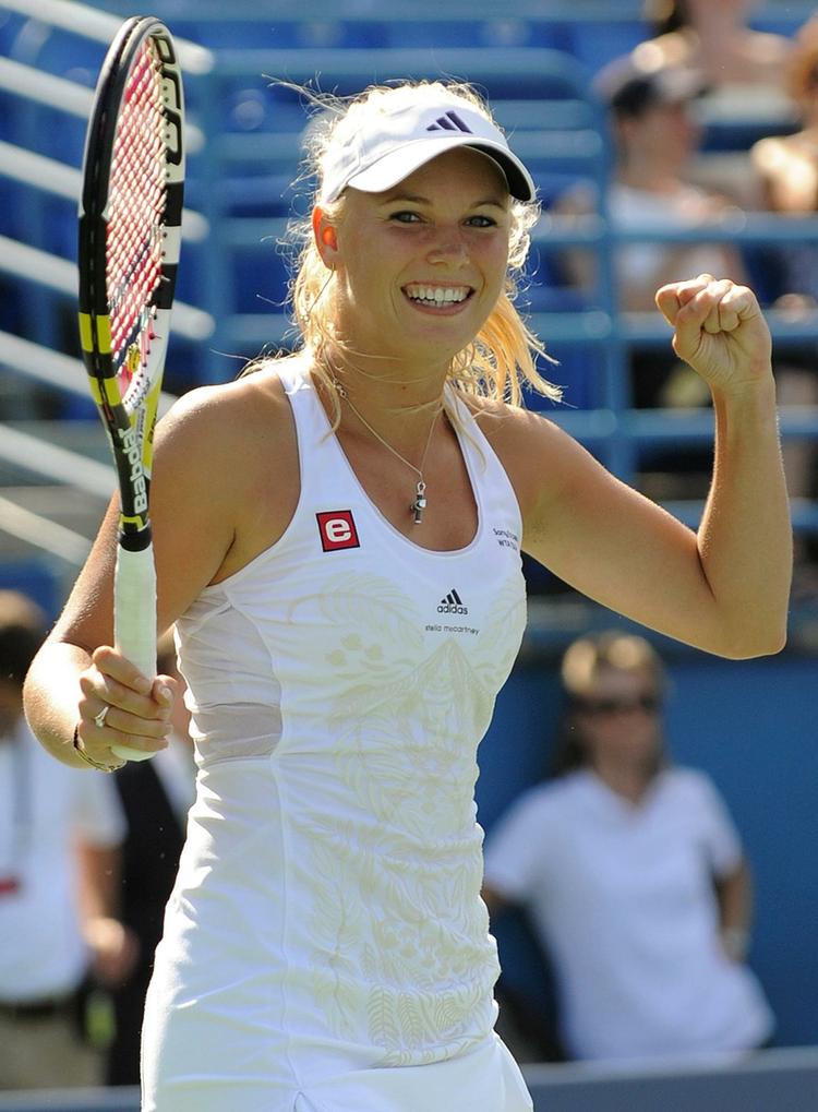 topform. Caroline Wozniacki jubler efter sejren i finalen i New Haven over Nadia Petrova. 