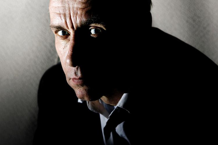 TILFÆLDET. Håkan Nesser mestrer krimigenren. Og mere til. 