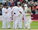 matchfixing. Pakistans Mohammad Amir er en af de to spillere, der hænges ud i News Of The World for at have modtaget penge for aftalt spil i den løbende kamp mellem England og Pakistan. 