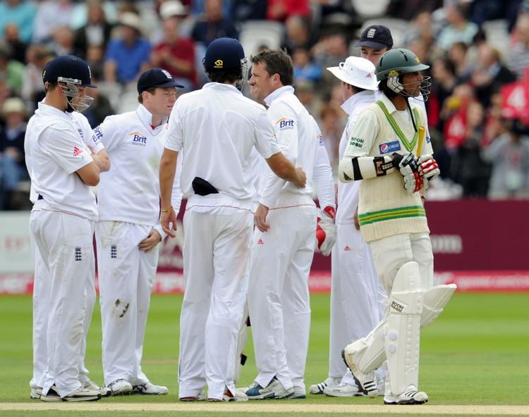 matchfixing. Pakistans Mohammad Amir er en af de to spillere, der hænges ud i News Of The World for at have modtaget penge for aftalt spil i den løbende kamp mellem England og Pakistan. 
