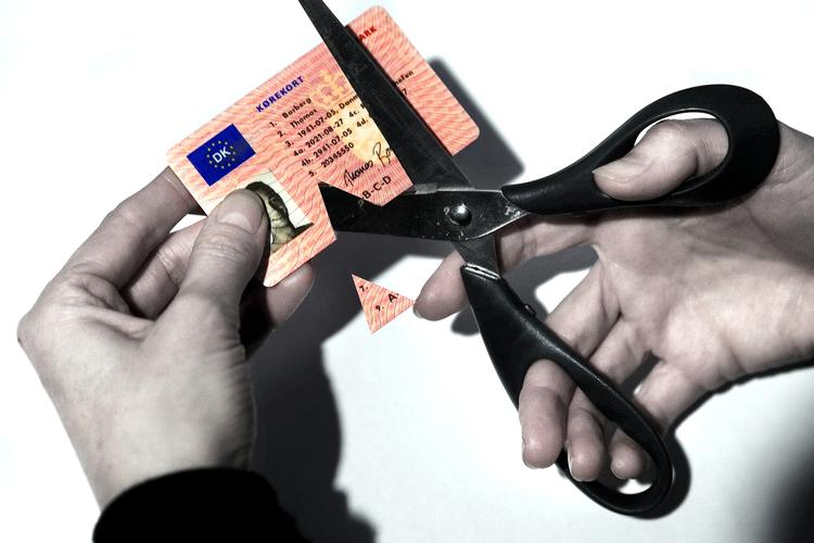 Hvert 15. år skal kørekortet forsynes med et nyt billede, lyder et forslag fra regeringen. 