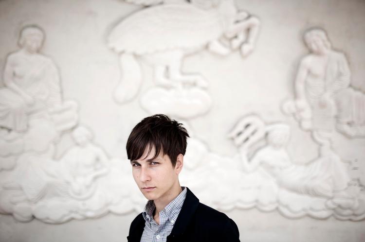 Debuten fra  Vinnie Who er en af de bedste danske popudgivelser i år. Men den androgyne sanger kan nå meget længere, hvis han får lidt flere toner og farver på paletten. 