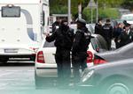 Seks er blevet dræbt og 14 såret efter en mand gik amok og skød omkring sig i Slovakiets hovedstad Bratislava. 