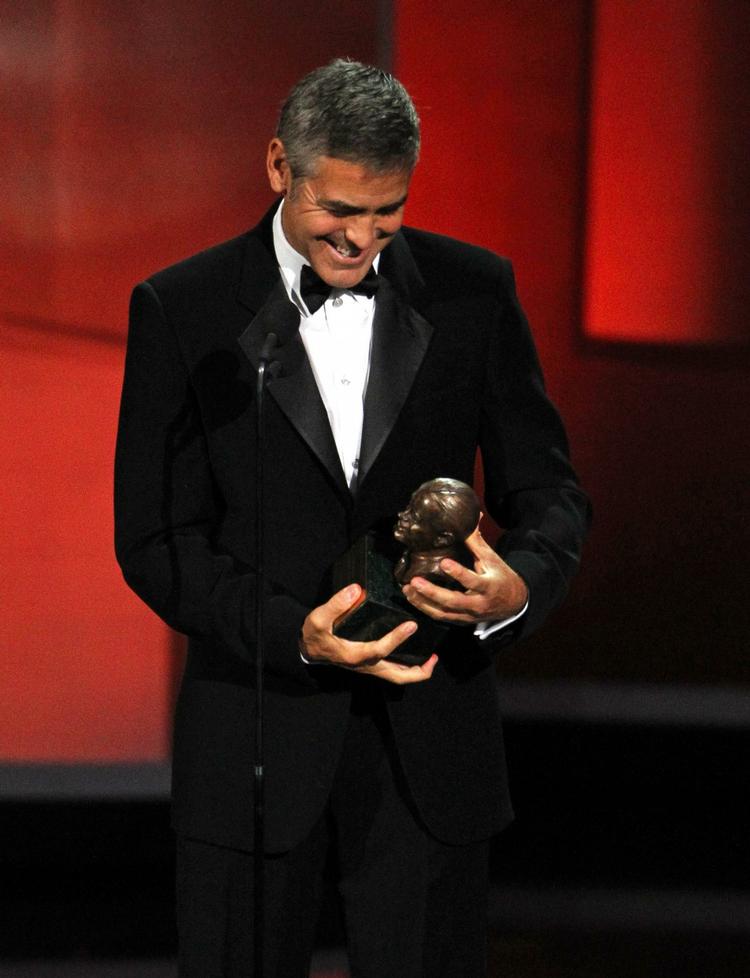 Pris. 49-årige George Clooney modtager her Bob Hope-mindeprisen for sit humanitære arbejde. 