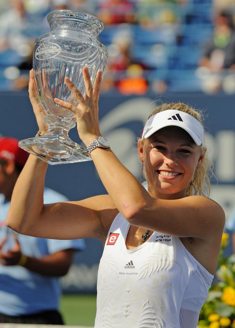 Med sejren over Nadia Petrova i New Haven tog Caroline Wozniacki et skridt nærmere den enorme pengesum, der venter hende, hvis hun vinder US Open. 