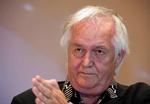 Banebryder. »De første bøger af Henning Mankell på fransk solgte så dårligt, at forlaget stoppede udgivelsen. Fire-fem år senere blev han en gigantisk succes, og nu er han med til at bane vej for andre«, mener Gérard Meudal fra Le Monde. 