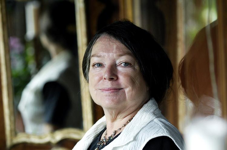 Skriverier. Dorrit Willumsen er én af Danmarks betydeligste  forfattere. Det er et ry, hun har skabt sig gennem et væld af udgivelser siden debuten i 1965. 