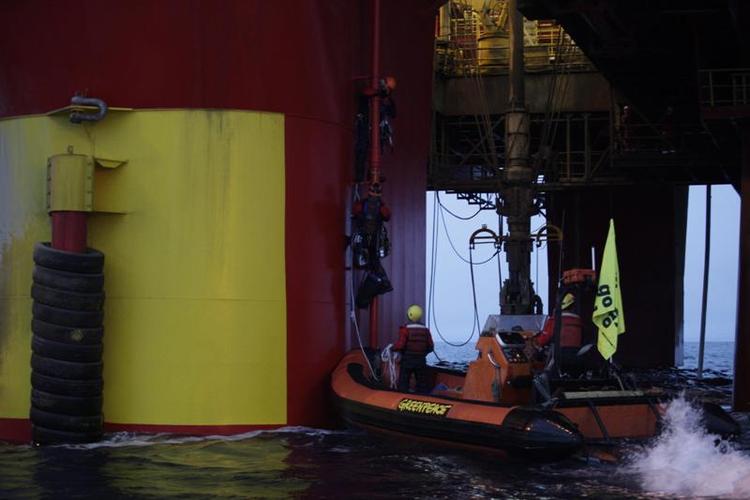 OLIEBORING. Greenpeace har stoppet olieboringerne ud for Grønlands vestkyst. -Foto: Greenpeace 