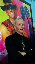 BUNDET. Paul Hogan, som var den store helt i Crocodile Dundee, bor i dag i USA, men bliver nægtet udrejse fra Australien. 