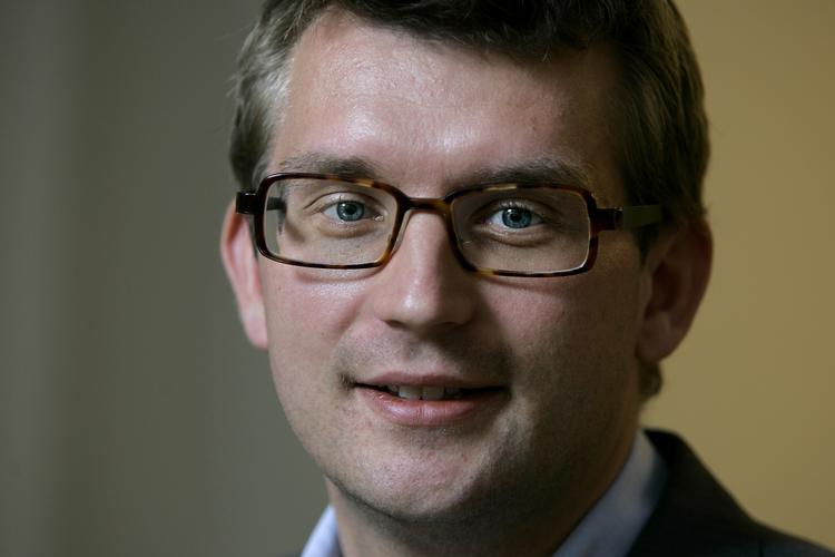 Kritik. Troels Lund kritiserer ifølge ledelsen i Socialdemokraterne for at lægge pres på Skat for en hurtig afgørelse i sagen om Helle Thorning-Schmidt og hendes mand Stephen Kinnocks skattesag. 