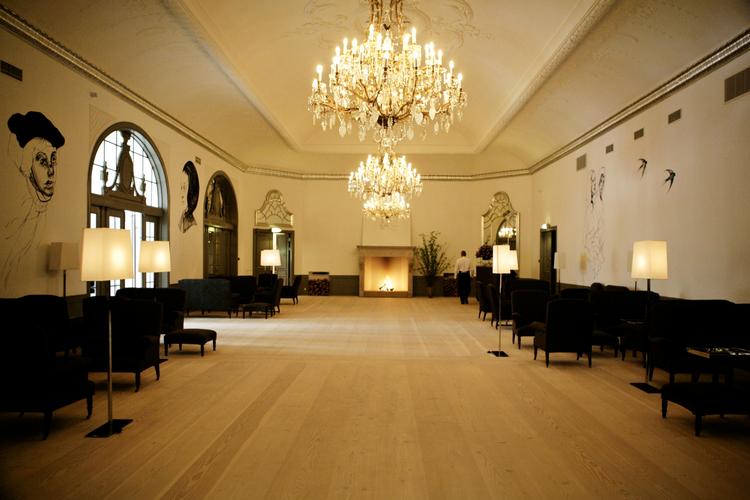 Nu kan man indtage sin søndagsbrunch i byens måske mest blærede omgivelser - helt fri for børn. 
