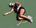 Kollaps. Azarenka kollapsede på grund af hedeslag under New Yorks heftige sol. 