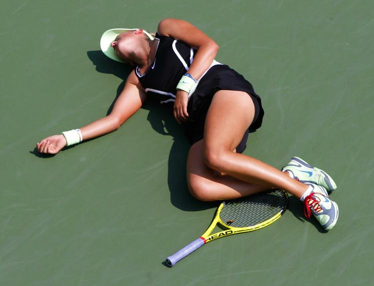 Kollaps. Azarenka kollapsede på grund af hedeslag under New Yorks heftige sol. 