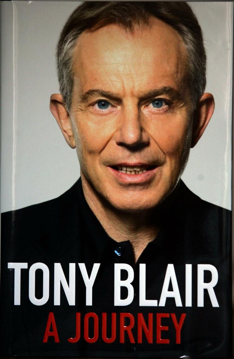 Forfatter. Tony Blair udgav i går sin selvbiografi, hvor han slagter sin efterfølger, Gordon Brown. 